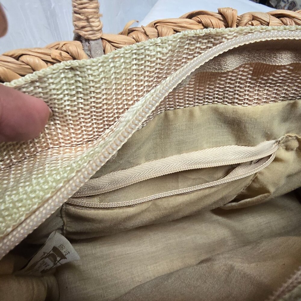 Sun 'N' Sand Wicker Tote by Paul Brent. - Picture 5 of 6
